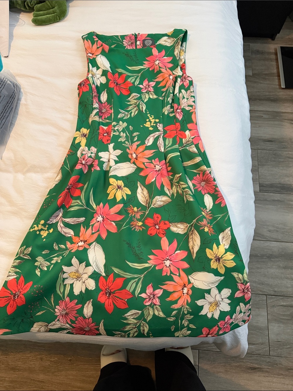 Vince Camuto Green Floral Midi Dress